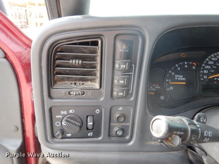 image for item DG6290 2006 Chevrolet Silverado 2500HD LT Crew Cab flatbed pickup truck