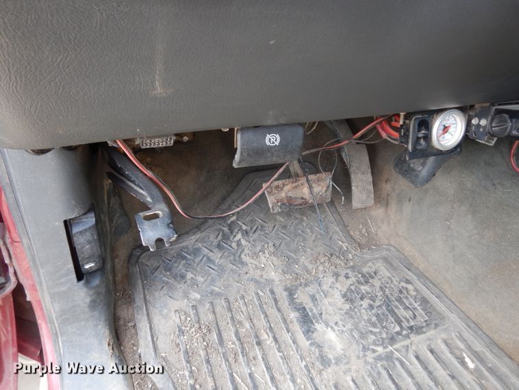 image for item DG6290 2006 Chevrolet Silverado 2500HD LT Crew Cab flatbed pickup truck