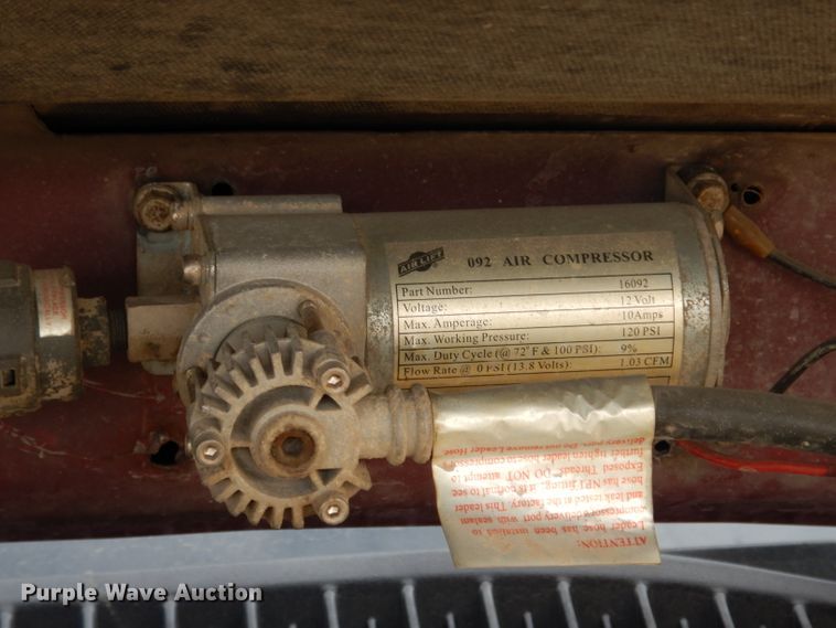 image for item DG6290 2006 Chevrolet Silverado 2500HD LT Crew Cab flatbed pickup truck