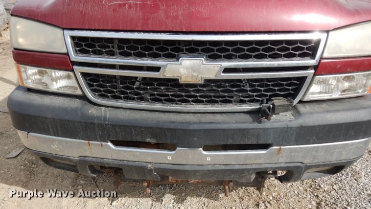 image for item DG6290 2006 Chevrolet Silverado 2500HD LT Crew Cab flatbed pickup truck