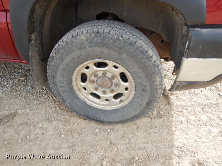 image for item DG6290 2006 Chevrolet Silverado 2500HD LT Crew Cab flatbed pickup truck