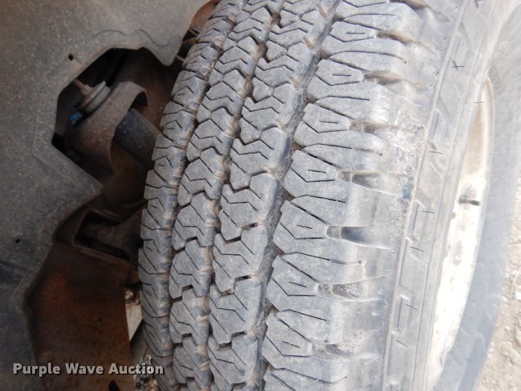 image for item DG6290 2006 Chevrolet Silverado 2500HD LT Crew Cab flatbed pickup truck