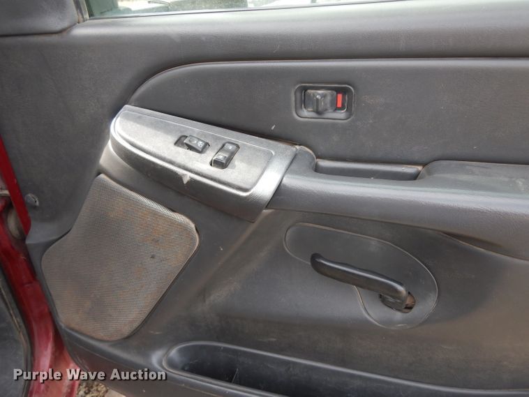 image for item DG6290 2006 Chevrolet Silverado 2500HD LT Crew Cab flatbed pickup truck