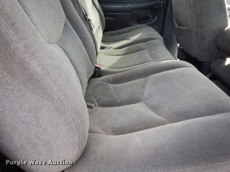 image for item DG6290 2006 Chevrolet Silverado 2500HD LT Crew Cab flatbed pickup truck