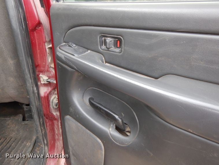 image for item DG6290 2006 Chevrolet Silverado 2500HD LT Crew Cab flatbed pickup truck