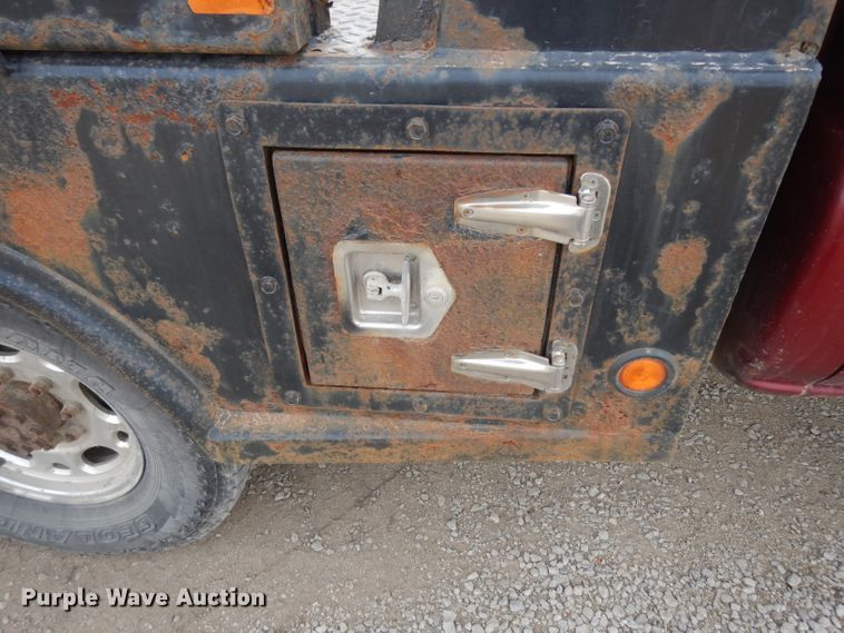 image for item DG6290 2006 Chevrolet Silverado 2500HD LT Crew Cab flatbed pickup truck