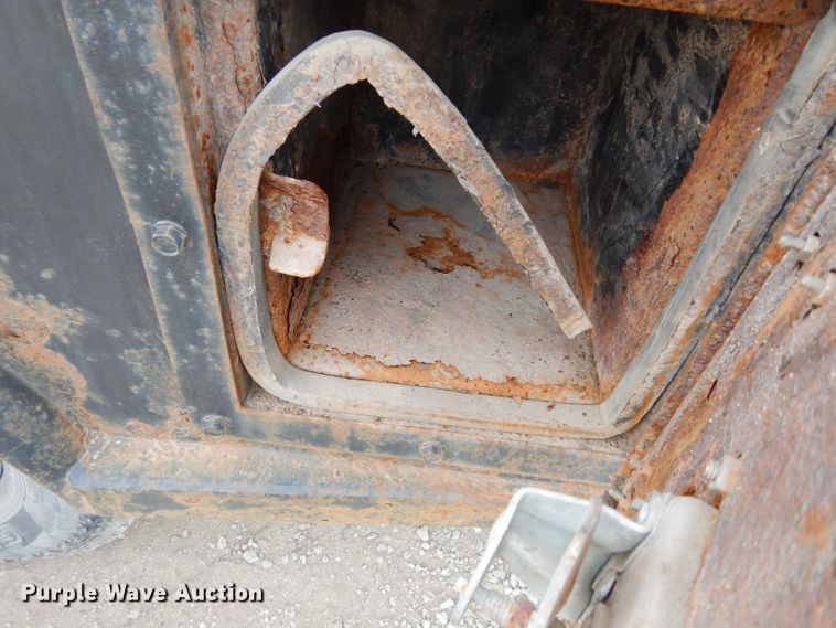 image for item DG6290 2006 Chevrolet Silverado 2500HD LT Crew Cab flatbed pickup truck