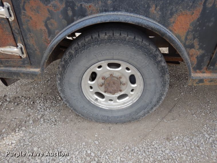 image for item DG6290 2006 Chevrolet Silverado 2500HD LT Crew Cab flatbed pickup truck