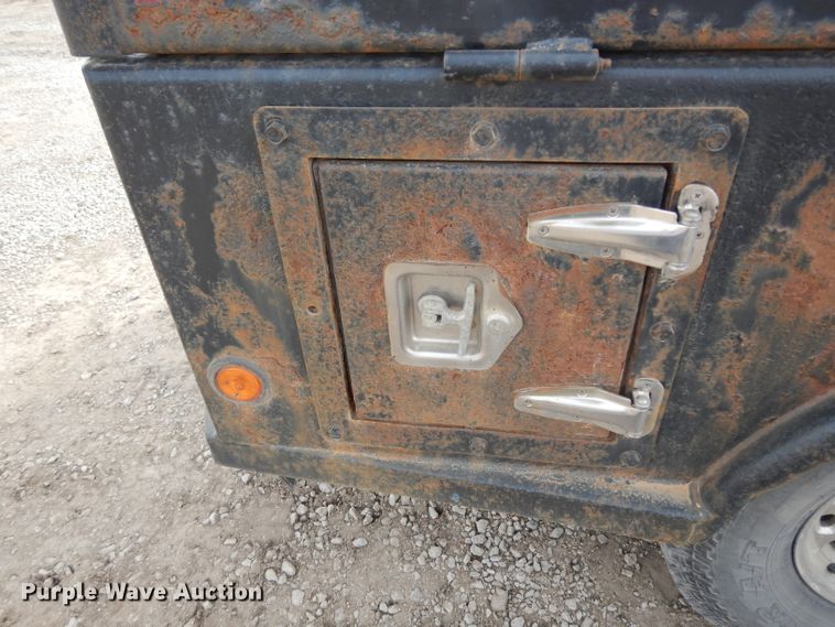 image for item DG6290 2006 Chevrolet Silverado 2500HD LT Crew Cab flatbed pickup truck