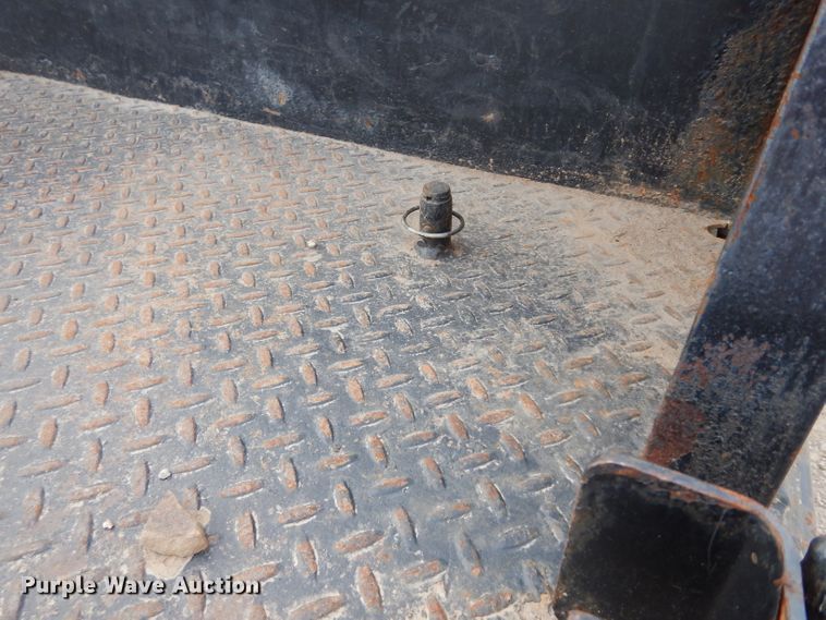 image for item DG6290 2006 Chevrolet Silverado 2500HD LT Crew Cab flatbed pickup truck