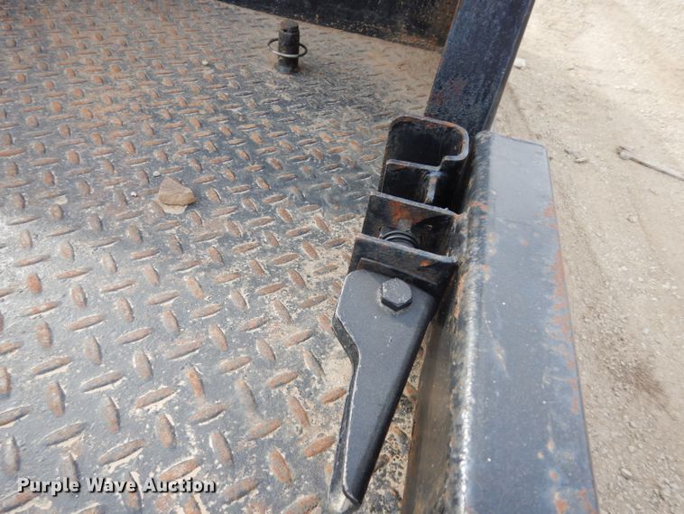 image for item DG6290 2006 Chevrolet Silverado 2500HD LT Crew Cab flatbed pickup truck