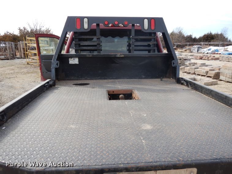 image for item DG6290 2006 Chevrolet Silverado 2500HD LT Crew Cab flatbed pickup truck