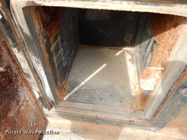 image for item DG6290 2006 Chevrolet Silverado 2500HD LT Crew Cab flatbed pickup truck