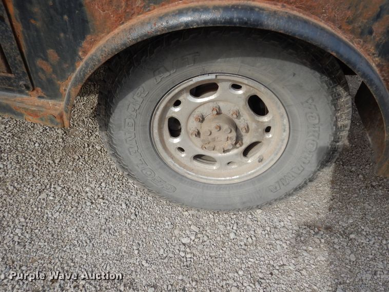 image for item DG6290 2006 Chevrolet Silverado 2500HD LT Crew Cab flatbed pickup truck