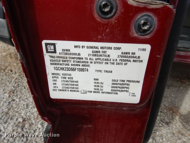 image for item DG6290 2006 Chevrolet Silverado 2500HD LT Crew Cab flatbed pickup truck