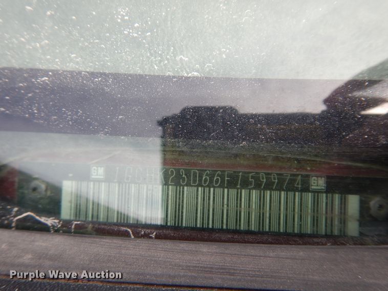 image for item DG6290 2006 Chevrolet Silverado 2500HD LT Crew Cab flatbed pickup truck