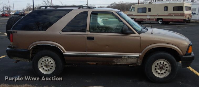 image for item DG6327 1996 Chevrolet Blazer LS  SUV