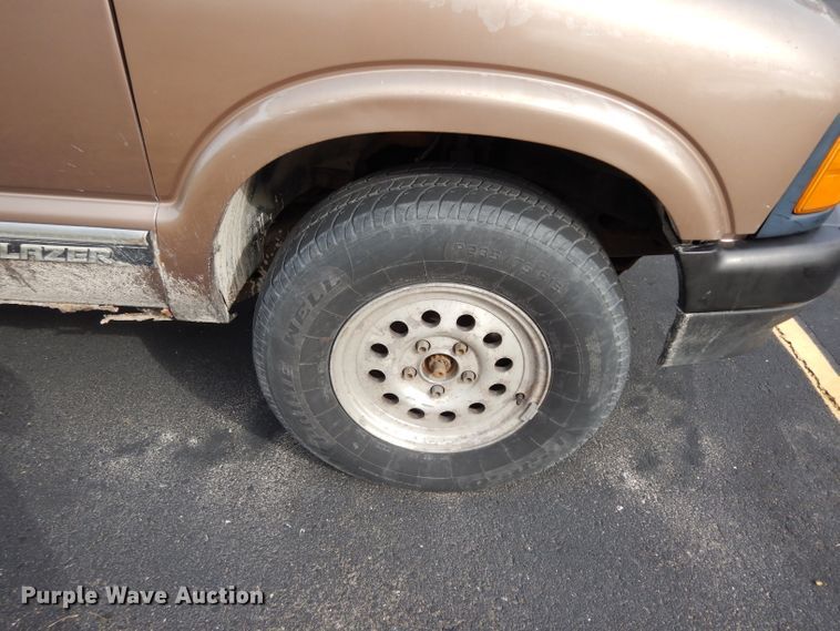 image for item DG6327 1996 Chevrolet Blazer LS  SUV