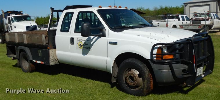 image for item DG6752 2006 Ford F350 Super Duty  SuperCab flatbed pickup truck