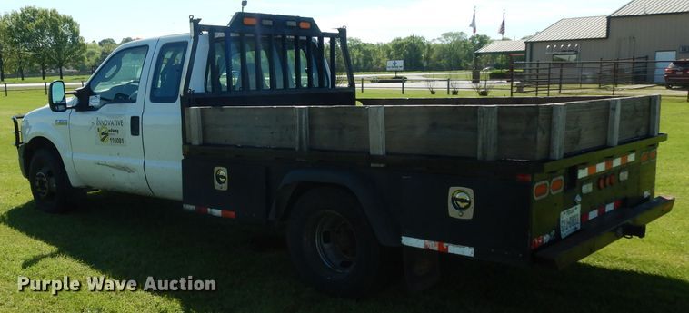 image for item DG6752 2006 Ford F350 Super Duty  SuperCab flatbed pickup truck