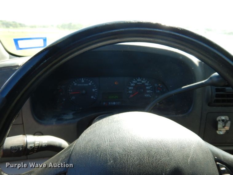 image for item DG6752 2006 Ford F350 Super Duty  SuperCab flatbed pickup truck