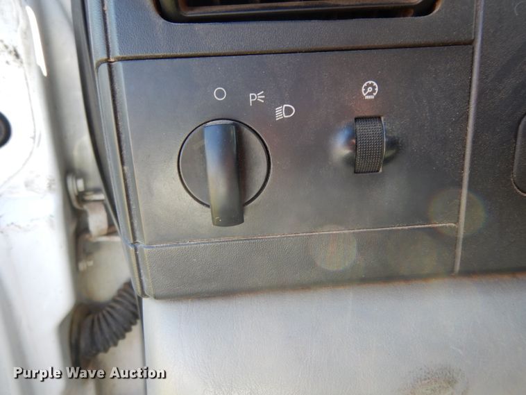 image for item DG6752 2006 Ford F350 Super Duty  SuperCab flatbed pickup truck