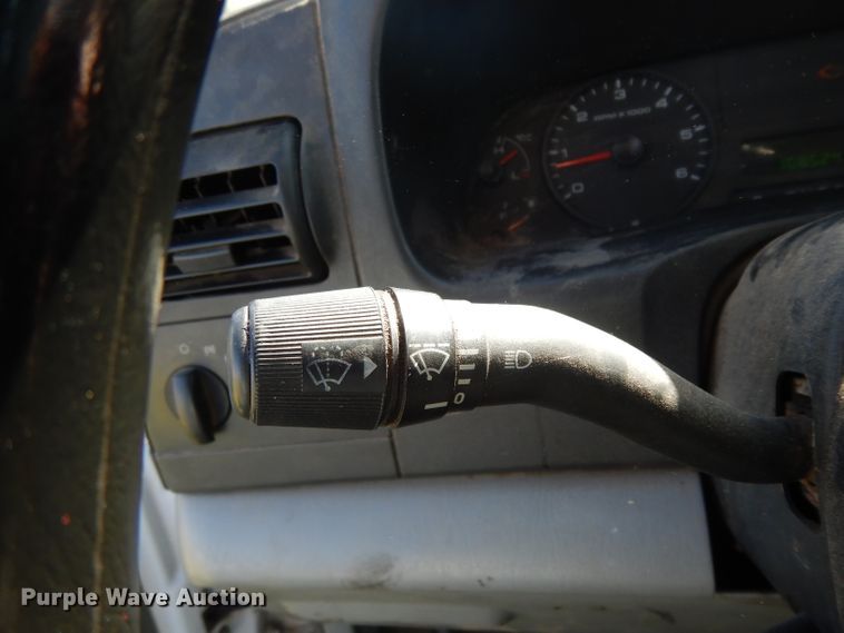 image for item DG6752 2006 Ford F350 Super Duty  SuperCab flatbed pickup truck