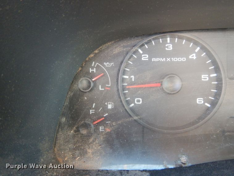 image for item DG6752 2006 Ford F350 Super Duty  SuperCab flatbed pickup truck