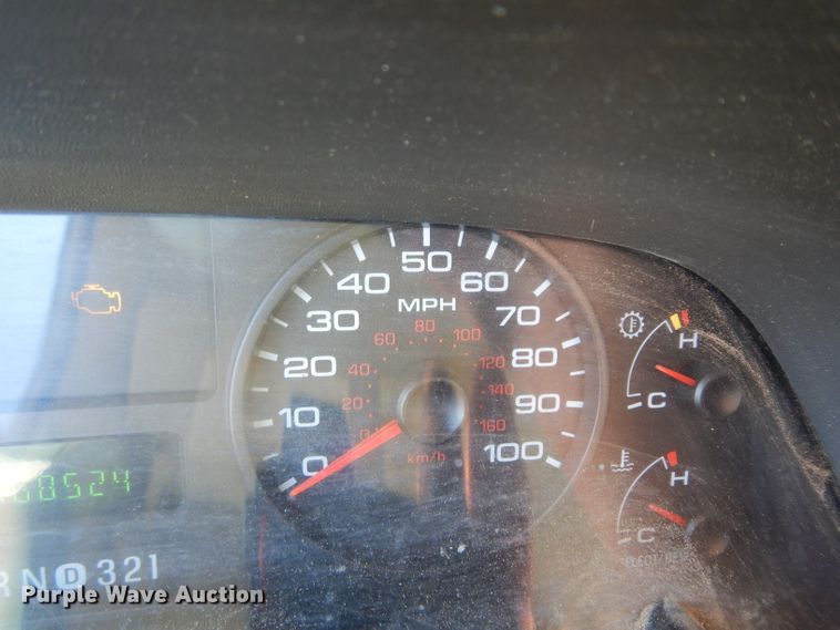 image for item DG6752 2006 Ford F350 Super Duty  SuperCab flatbed pickup truck