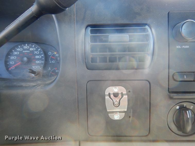 image for item DG6752 2006 Ford F350 Super Duty  SuperCab flatbed pickup truck