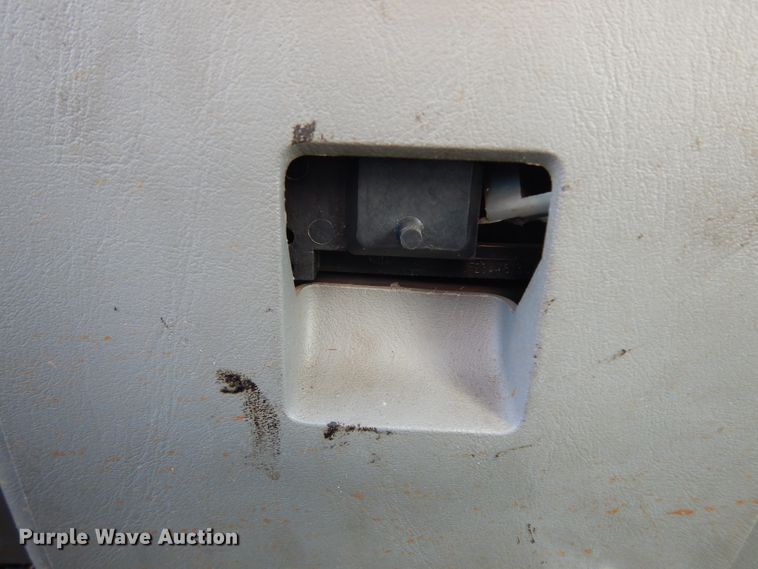 image for item DG6752 2006 Ford F350 Super Duty  SuperCab flatbed pickup truck