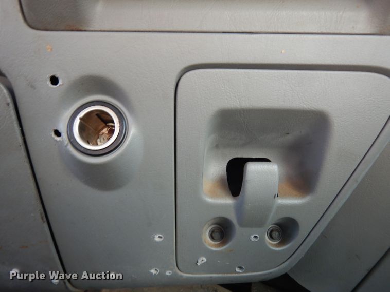 image for item DG6752 2006 Ford F350 Super Duty  SuperCab flatbed pickup truck