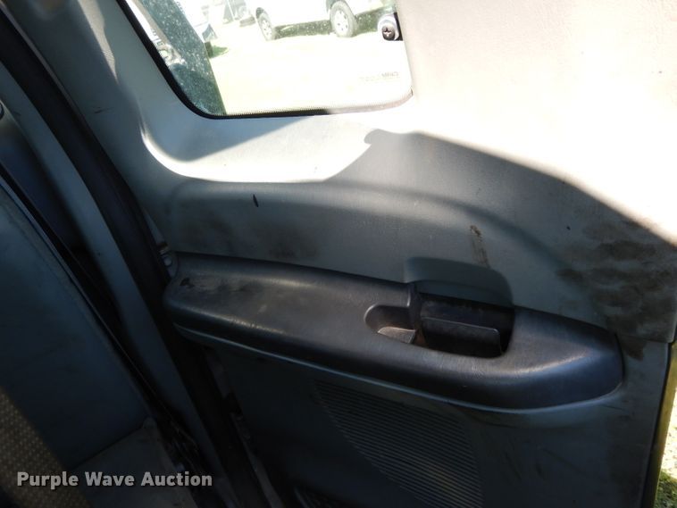 image for item DG6752 2006 Ford F350 Super Duty  SuperCab flatbed pickup truck