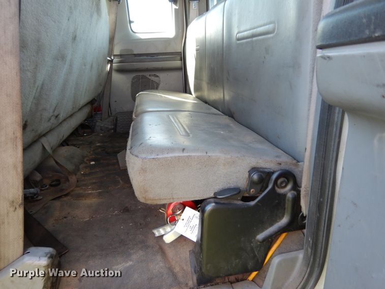 image for item DG6752 2006 Ford F350 Super Duty  SuperCab flatbed pickup truck