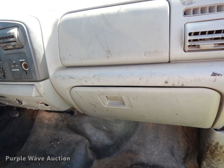 image for item DG6752 2006 Ford F350 Super Duty  SuperCab flatbed pickup truck