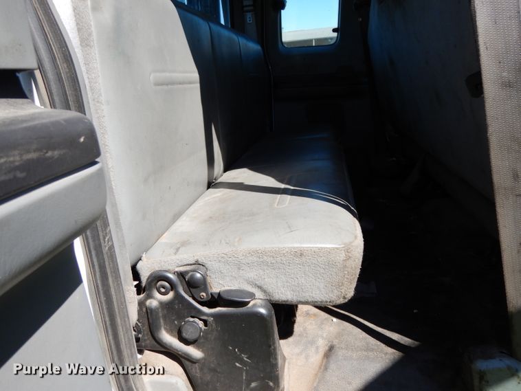 image for item DG6752 2006 Ford F350 Super Duty  SuperCab flatbed pickup truck