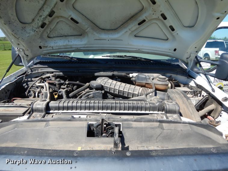 image for item DG6752 2006 Ford F350 Super Duty  SuperCab flatbed pickup truck