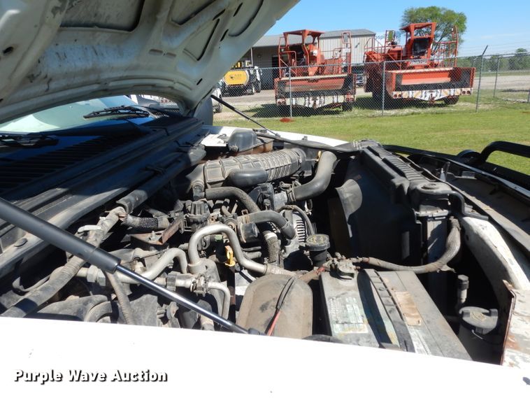 image for item DG6752 2006 Ford F350 Super Duty  SuperCab flatbed pickup truck