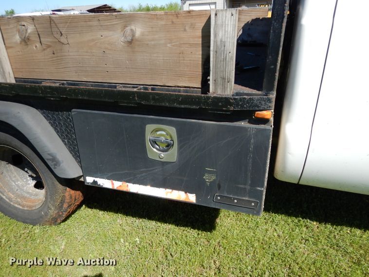 image for item DG6752 2006 Ford F350 Super Duty  SuperCab flatbed pickup truck