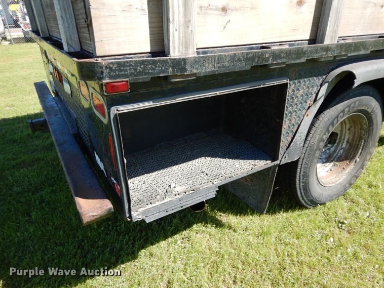 image for item DG6752 2006 Ford F350 Super Duty  SuperCab flatbed pickup truck