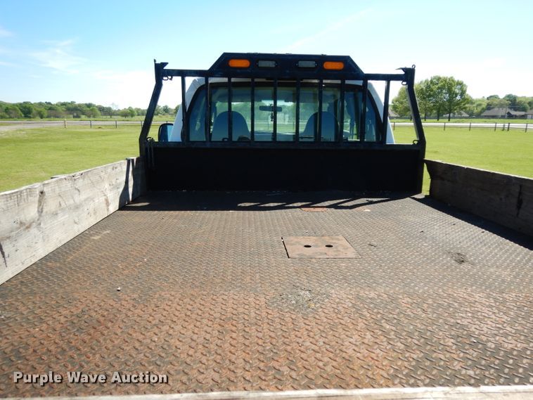 image for item DG6752 2006 Ford F350 Super Duty  SuperCab flatbed pickup truck