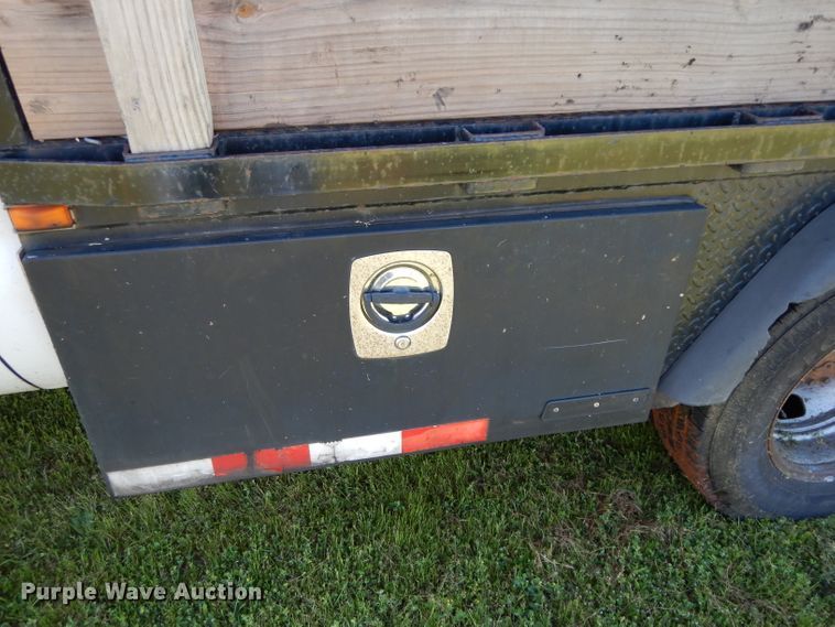 image for item DG6752 2006 Ford F350 Super Duty  SuperCab flatbed pickup truck