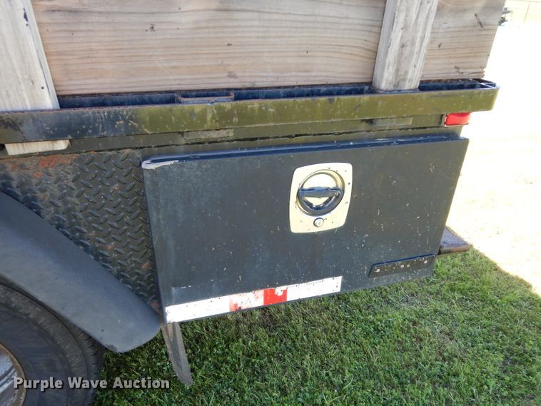 image for item DG6752 2006 Ford F350 Super Duty  SuperCab flatbed pickup truck