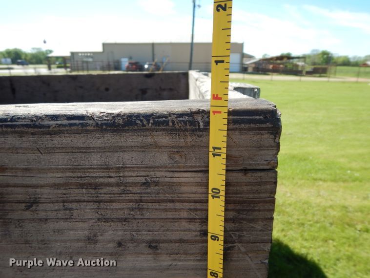 image for item DG6752 2006 Ford F350 Super Duty  SuperCab flatbed pickup truck