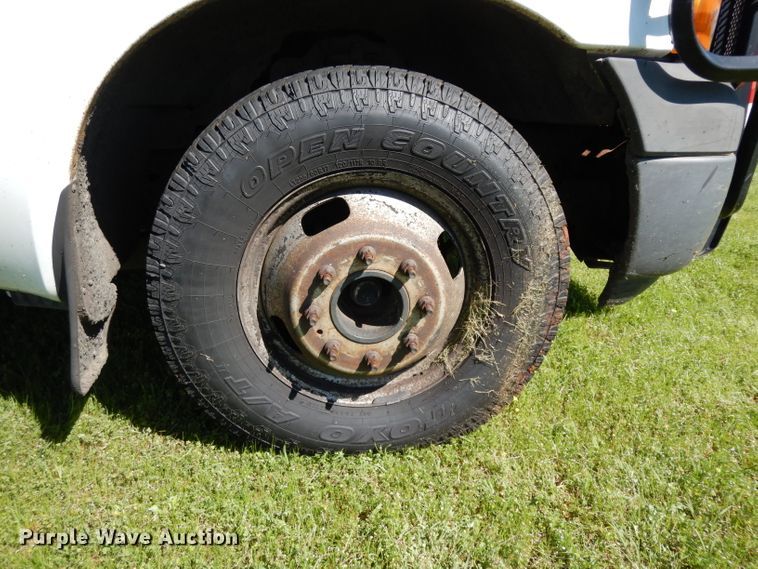 image for item DG6752 2006 Ford F350 Super Duty  SuperCab flatbed pickup truck