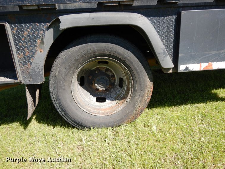 image for item DG6752 2006 Ford F350 Super Duty  SuperCab flatbed pickup truck