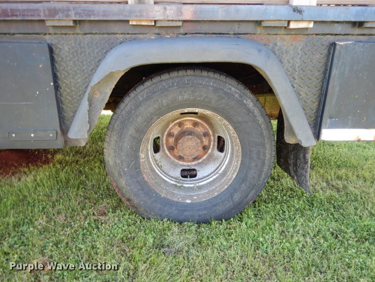 image for item DG6752 2006 Ford F350 Super Duty  SuperCab flatbed pickup truck