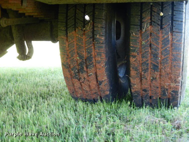 image for item DG6752 2006 Ford F350 Super Duty  SuperCab flatbed pickup truck