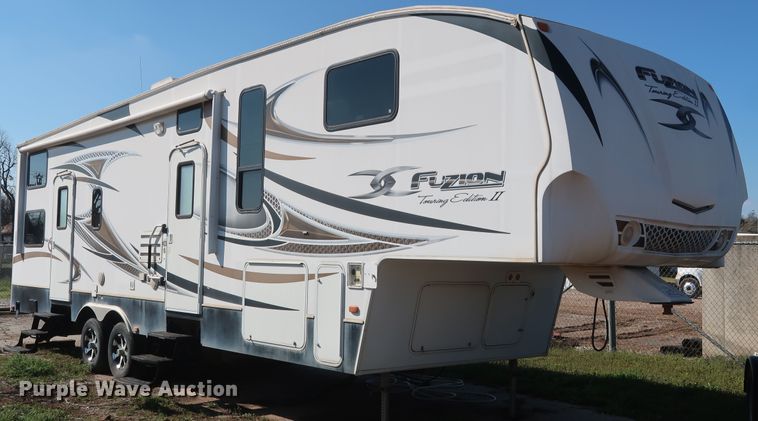 image for item DG7138 2010 Keystone FZ32210 Fuzion Touring Edition II camper
