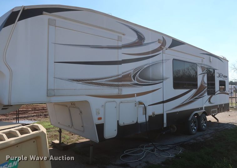 image for item DG7138 2010 Keystone FZ32210 Fuzion Touring Edition II camper